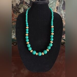 Vintage Green Beaded Necklace with ribbed gold-tone bead accents